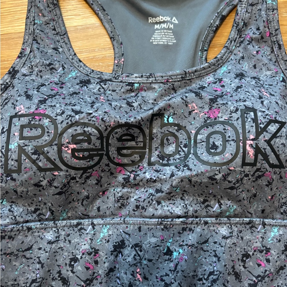 New - Reebok Women’s Sports Bra Size Medium - gray - Padded Bra - Picture 3 of 4
